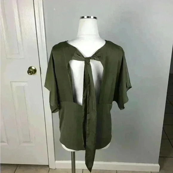 NWT Banana Republic Back Neck Tie Closure Blouse Olive Green Size X-Large - Picture 3 of 5